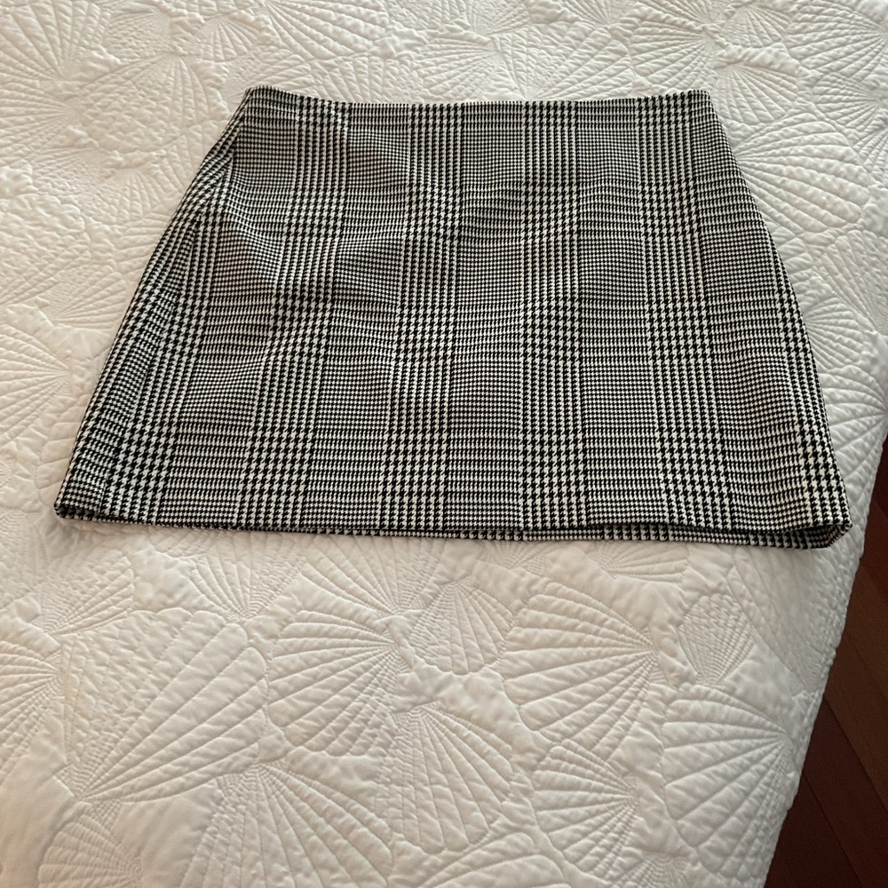Banana Republic Black and White Checkered Mini Skirt